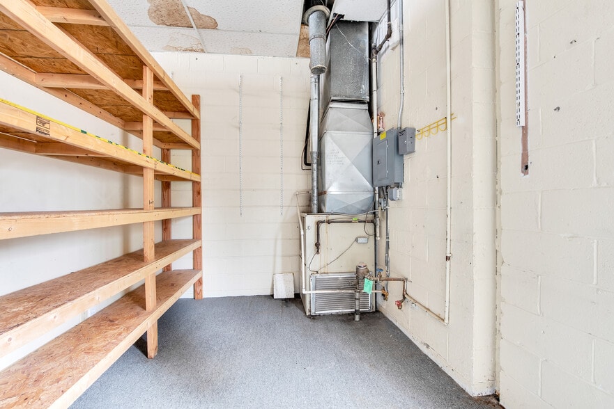 More Photos Of 23753 Van Born Rd, Taylor Freestanding For Lease