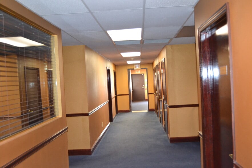 More Photos Of 16255 Aviation Loop Dr, Brooksville Manufacturing For Lease