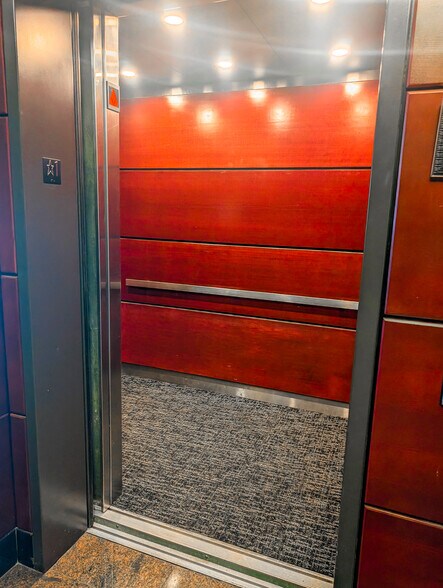 More Photos Of 2632 Broadway St, San Antonio Office Residential For Lease