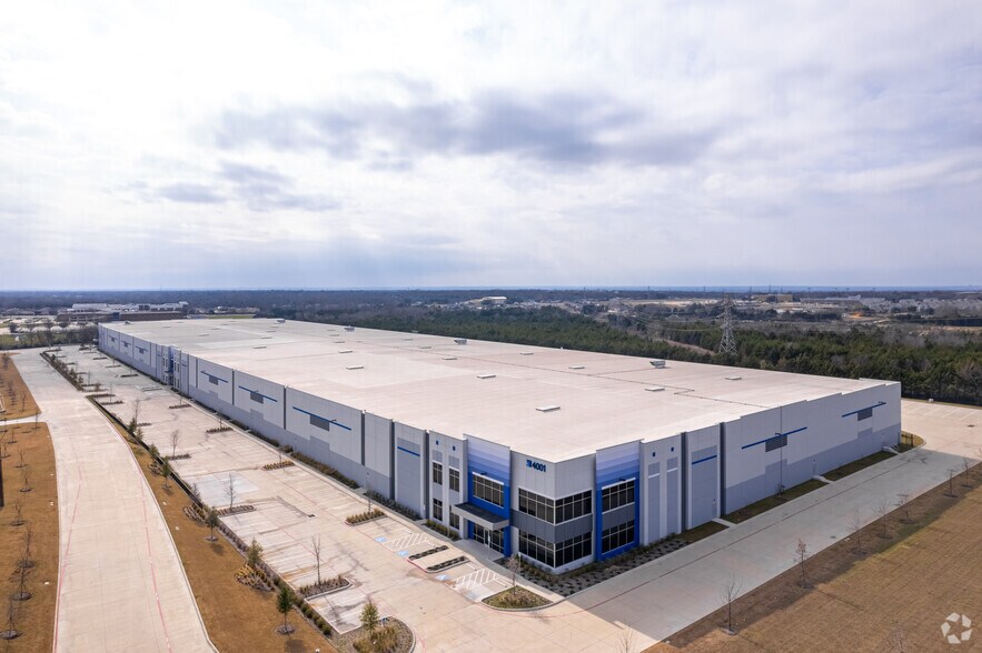 More Photos Of 4001 N Prairie Creek Rd, Dallas Distribution For Lease