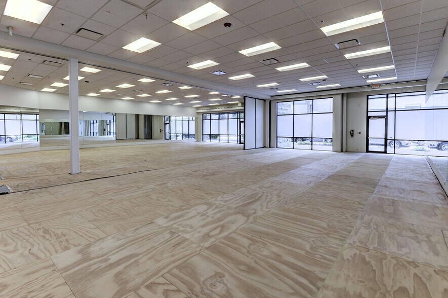 More Photos Of 135th St And Metcalf Ave, Overland Park Unknown For Lease