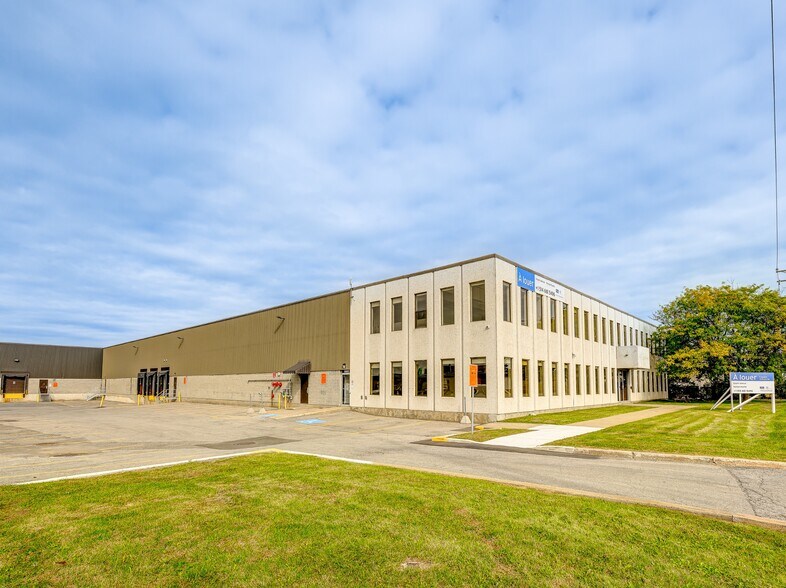 More Photos Of 6445 Ch de la Côte-de-Liesse, Montréal Distribution For Lease