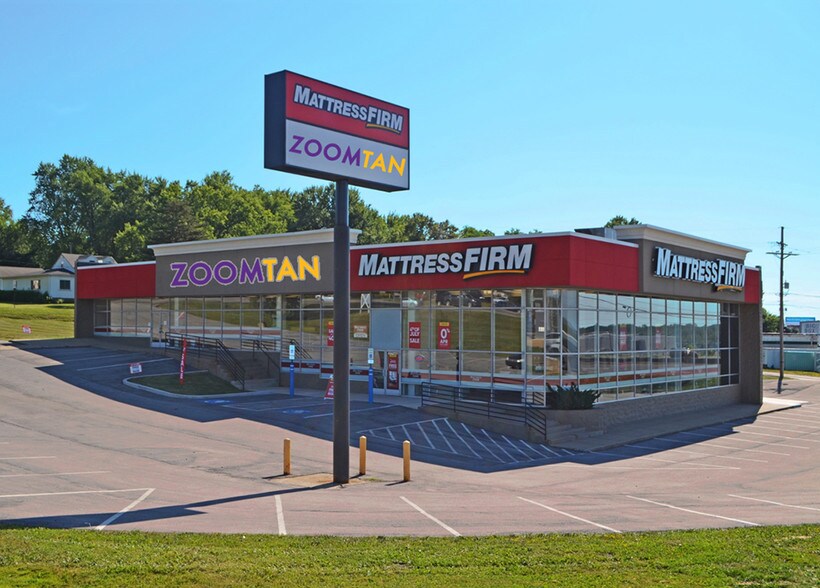 More Photos Of 5942 Peach St, Erie Freestanding For Lease
