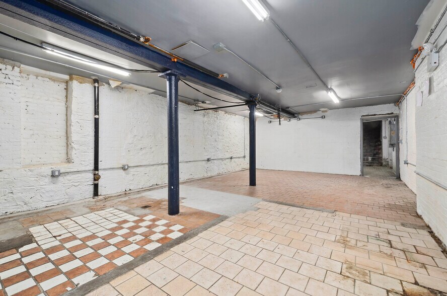 More Photos Of 2853 Steinway St, Astoria Restaurant For Lease