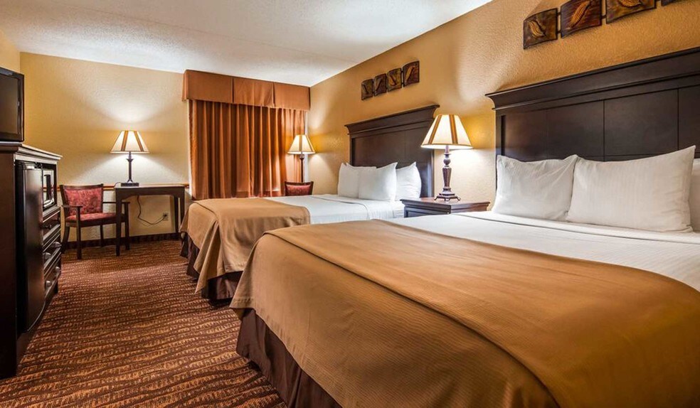 More Photos Of 3215 W 76 Country Blvd, Branson Hotel For Sale