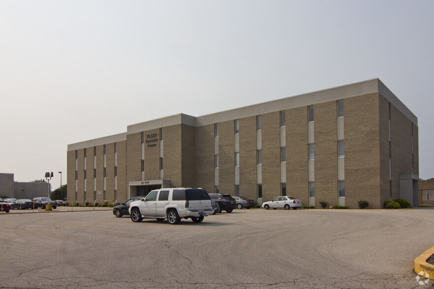 More Photos Of 2111 Plum St, Aurora Office For Lease