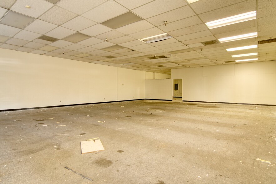 More Photos Of 13611-13663 N 32nd St, Phoenix Storefront For Lease