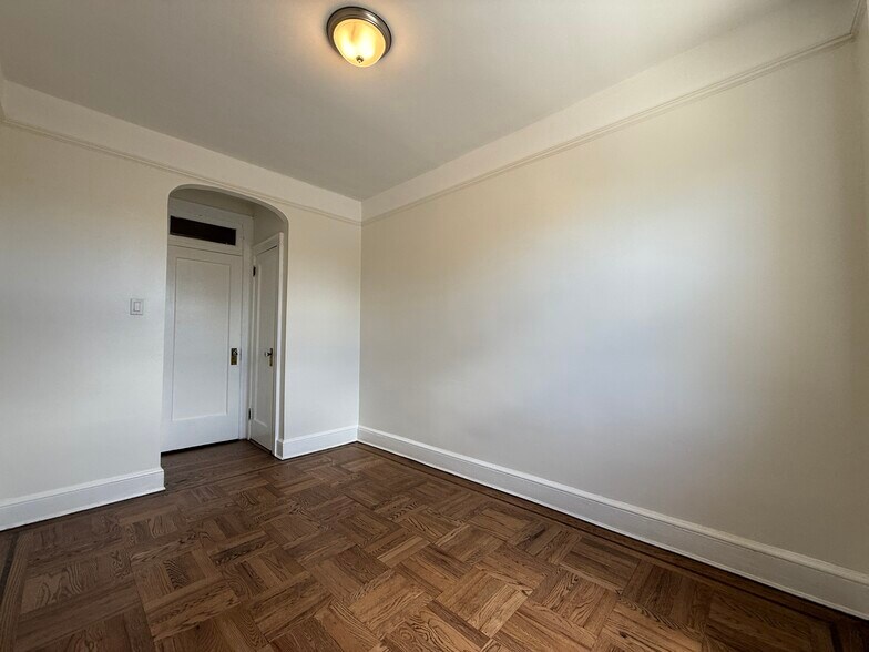 More Photos Of 8161 Woodhaven Blvd, Glendale Apartments For Sale