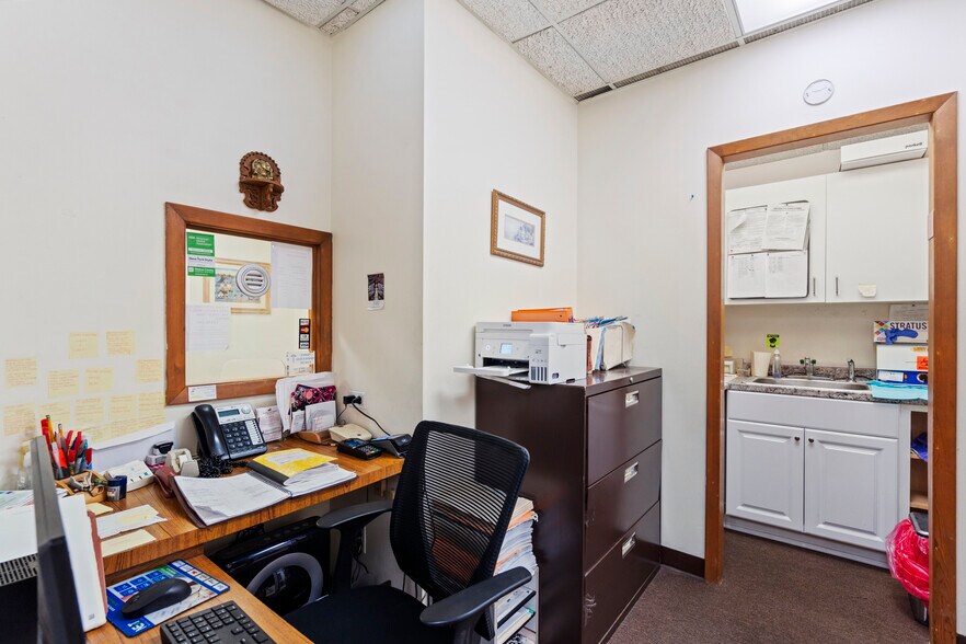 More Photos Of 230 Hilton Ave, Hempstead Office For Sale
