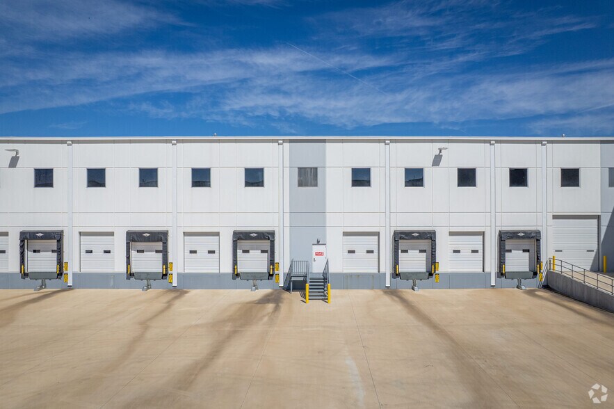 More Photos Of 15012 S Post Oak Rd, Houston Unknown For Lease