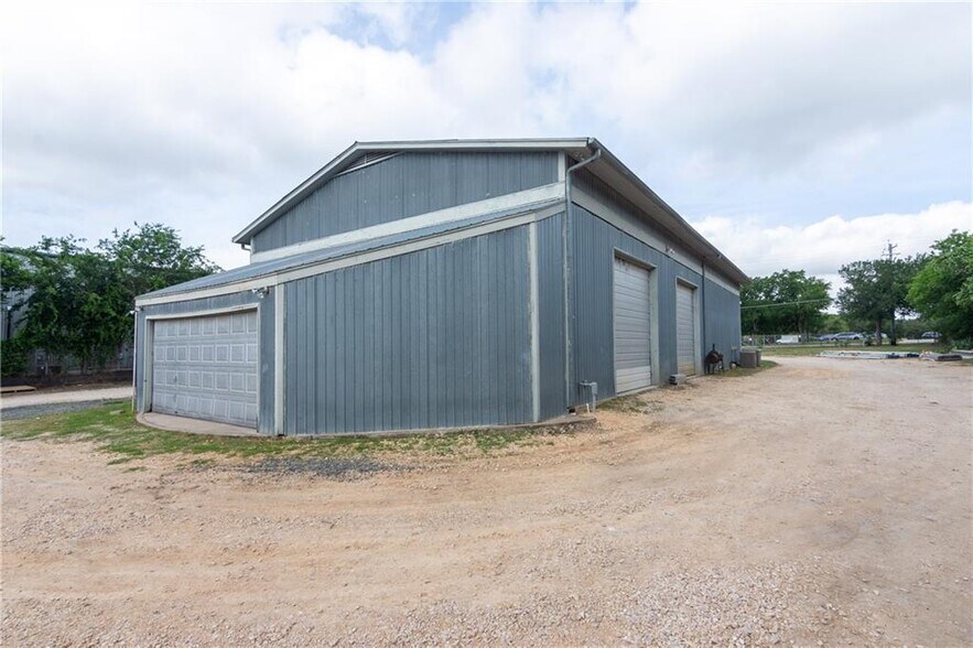 More Photos Of 10509 Old Manchaca Rd, Austin Warehouse For Lease