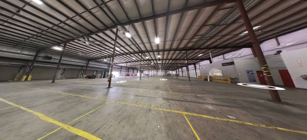 More Photos Of 6130 Bay Line Dr, Panama City Light Manufacturing For Lease