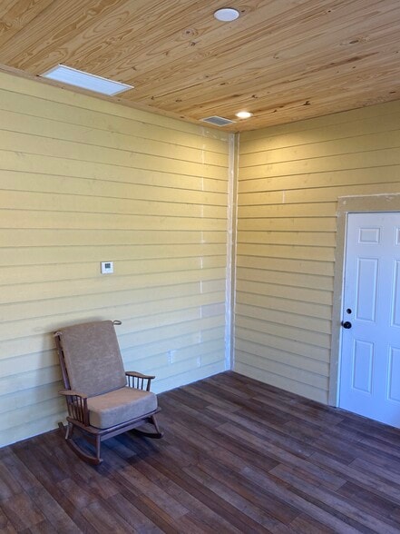 More Photos Of 153 S US Highway 1, Oak Hill Auto Repair For Sale