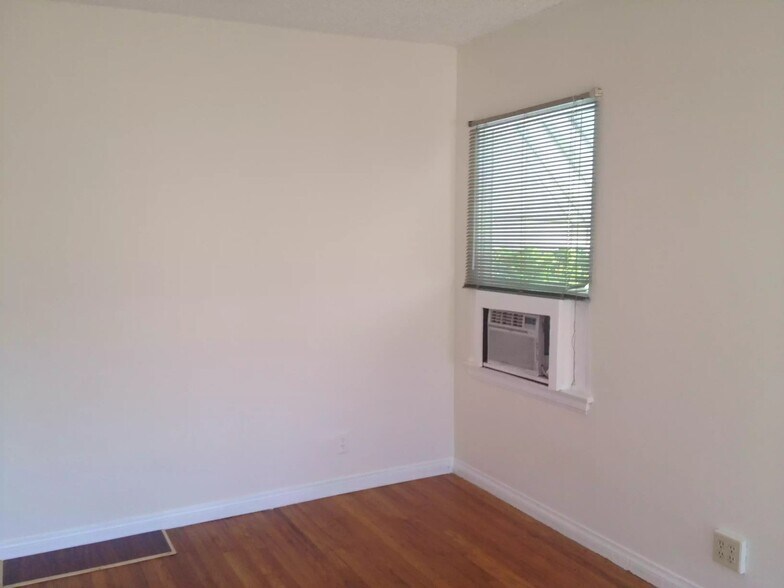 More Photos Of 10720 Riverside Dr, North Hollywood Medical For Lease