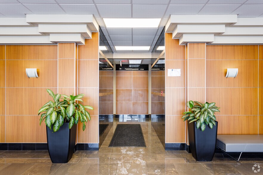 More Photos Of 26400 Lahser Rd, Southfield Unknown For Lease