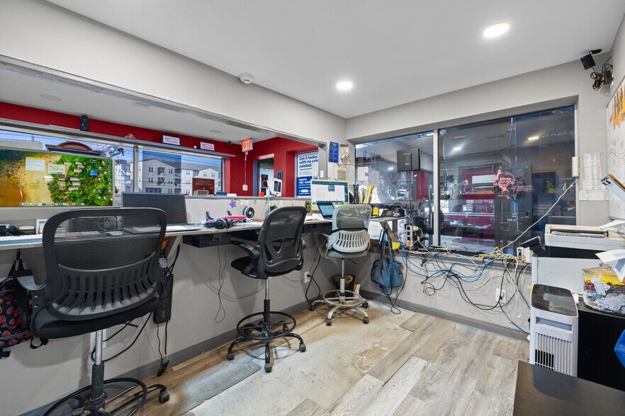More Photos Of 2214 N Frazier St, Conroe Auto Repair For Sale