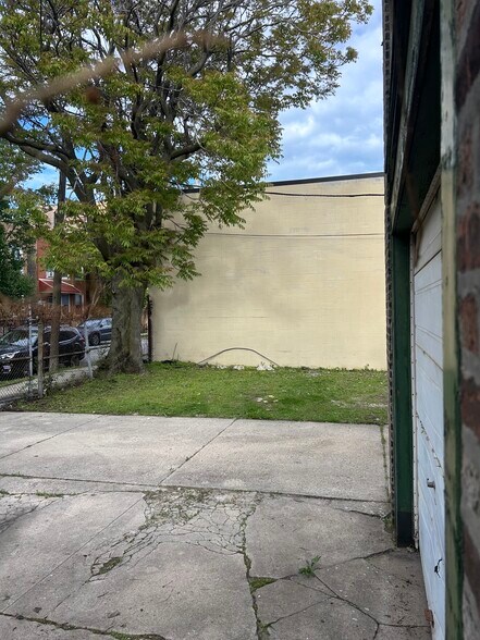More Photos Of 3162 W Grand Ave, Chicago Warehouse For Lease