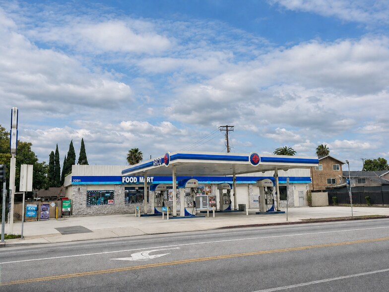 Primary Photo Of 3201 E 7th St, Long Beach Service Station For Sale