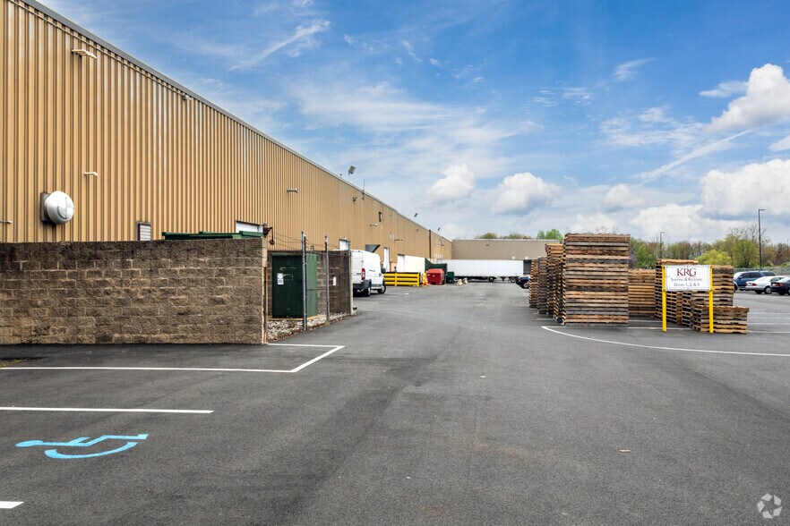 More Photos Of 9901 Blue Grass Rd, Philadelphia Warehouse For Lease