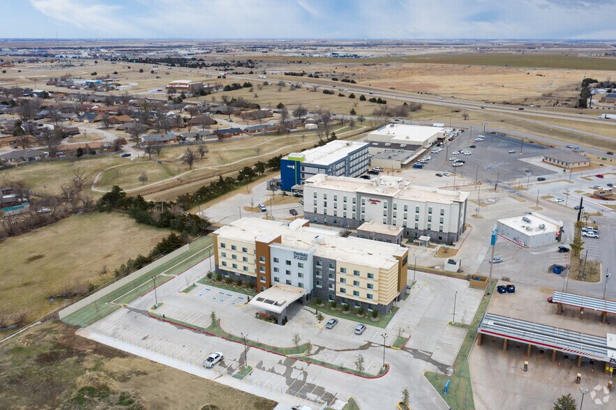 More Photos Of 1501 Domino Dr, El Reno Hotel For Sale