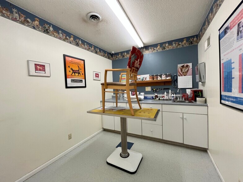 More Photos Of 1305 Black St, Pekin Flex For Sale