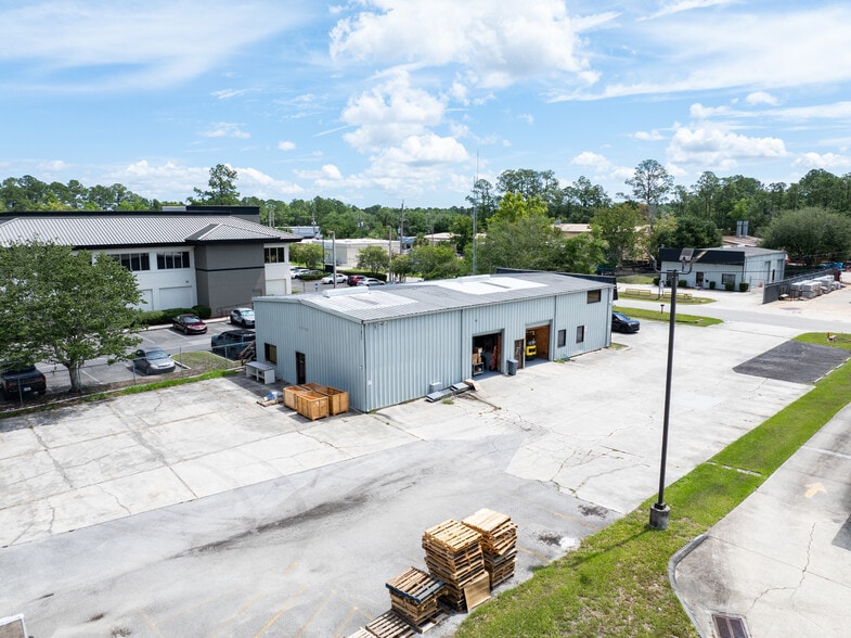 More Photos Of 9550 Sunbeam Center Dr, Jacksonville Warehouse For Sale