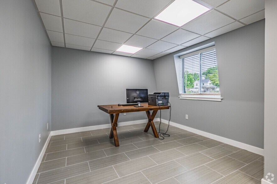 More Photos Of 7660 W 3rd St, Dayton Manufacturing For Lease