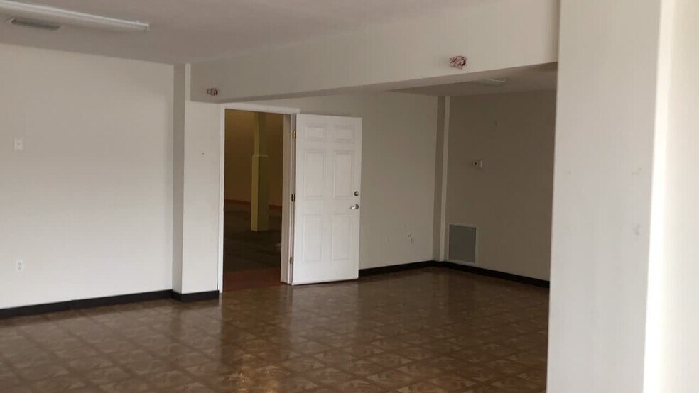 More Photos Of 801 8th Ave W, Palmetto Showroom For Sale
