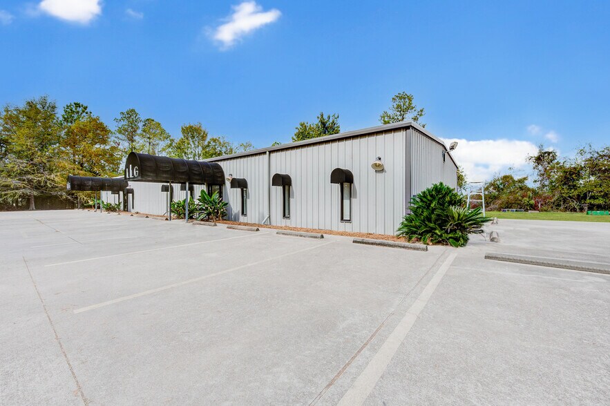 More Photos Of 7415 Eastex Freeway Plaza, Beaumont Industrial For Sale