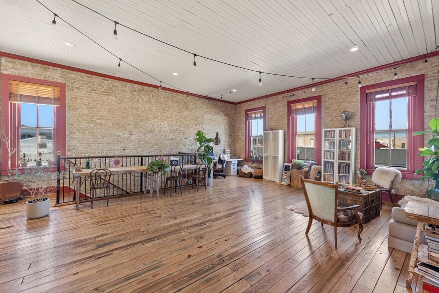 More Photos Of 709 Chestnut St, Bastrop Storefront Retail Residential For Sale