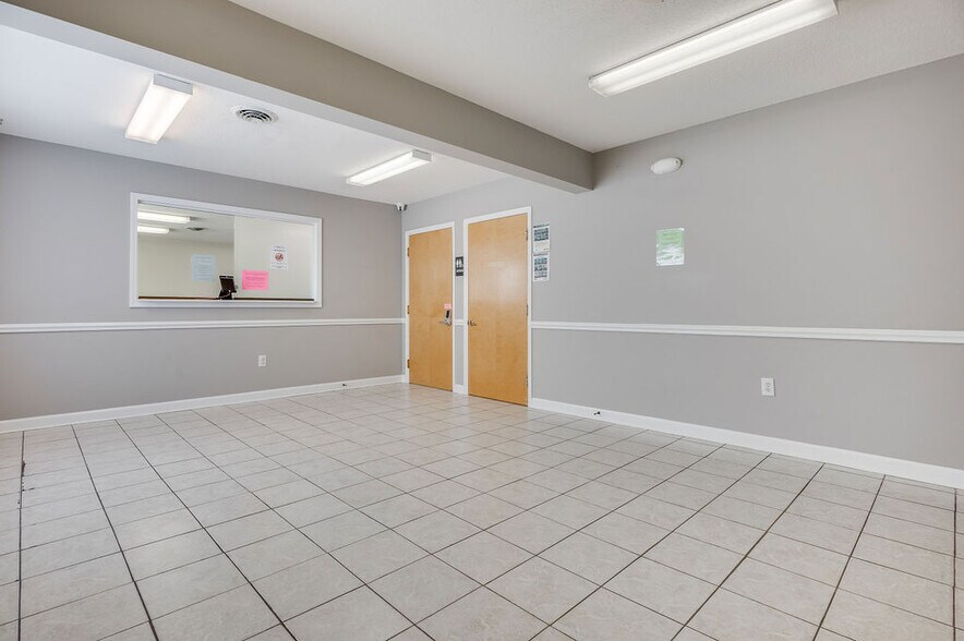 More Photos Of 217-219 Station St, Jacksonville Medical For Lease