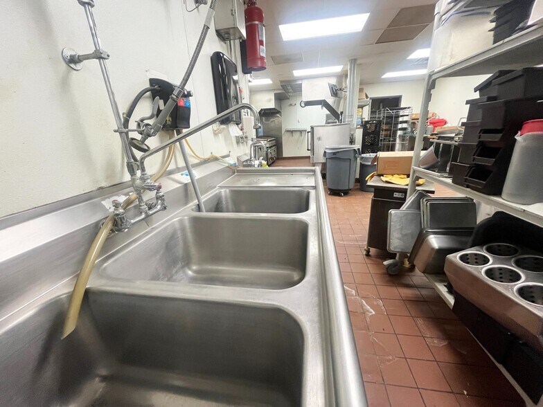 More Photos Of 527 E Highway 20, Valentine Fast Food For Sale
