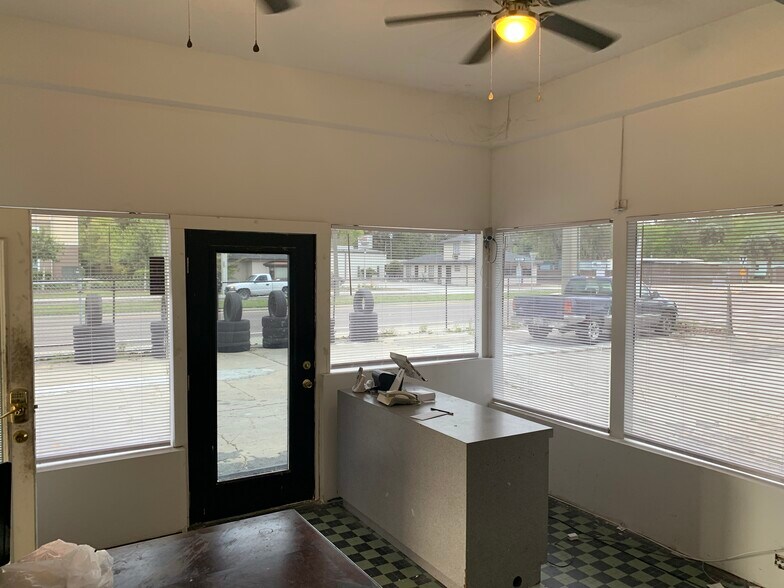 More Photos Of 5106 N Main St, Jacksonville Service Station For Sale