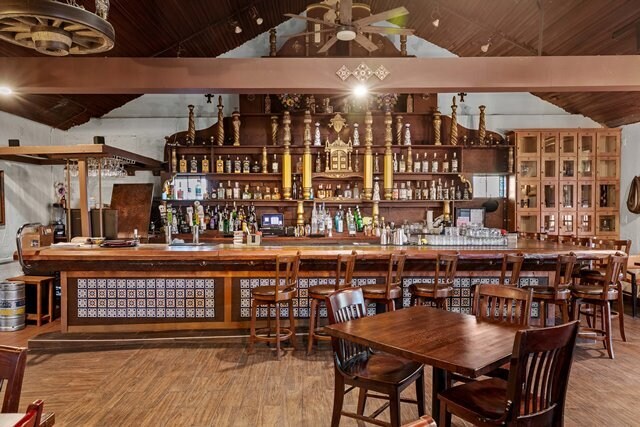 More Photos Of 900 W Riverside Dr, Burbank Restaurant For Sale