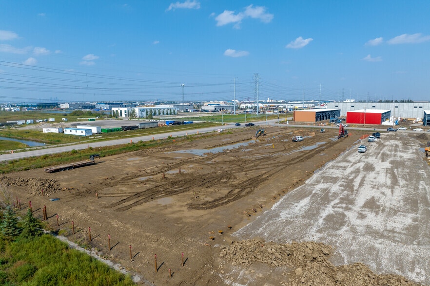 More Photos Of 11 Heatherglen Pl, Calgary Warehouse For Lease