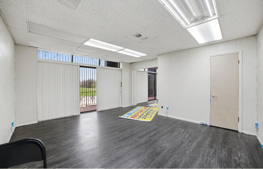 More Photos Of 2908 11th St, Dallas Office For Sale