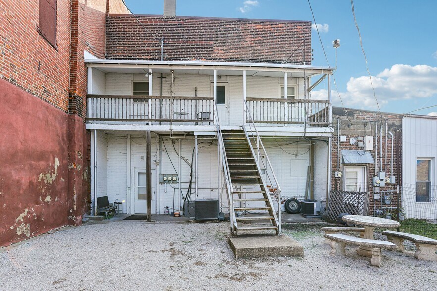 More Photos Of 209 N State St, Litchfield Storefront Retail Residential For Sale