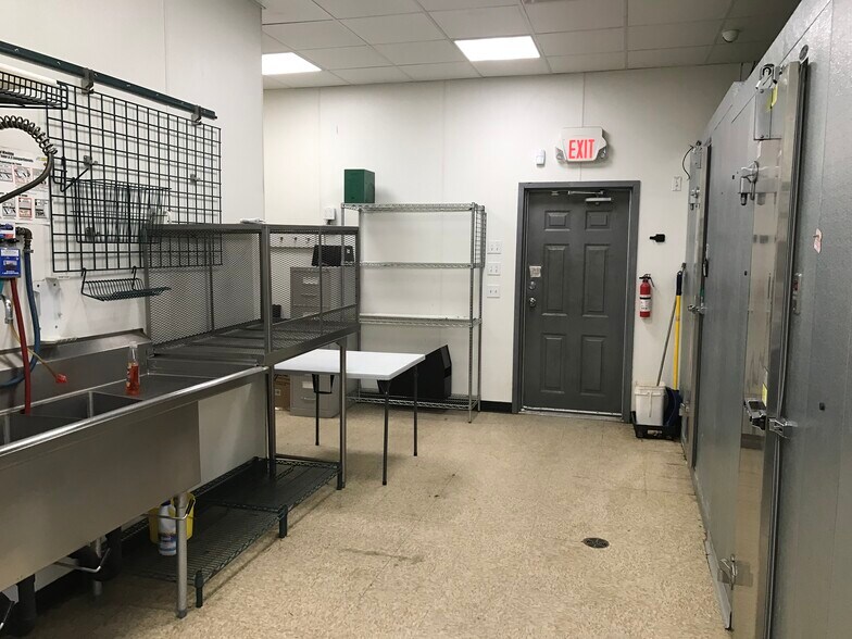 More Photos Of 4619 Federated Rd, Swan Hills Restaurant For Lease