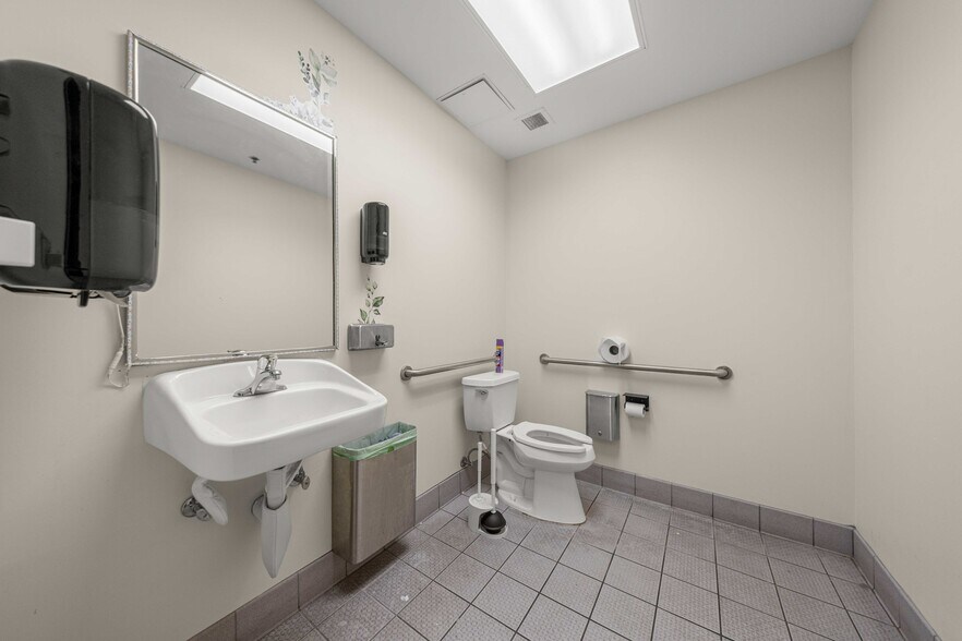 More Photos Of 35 SE 1st Ave, Ocala Office For Lease