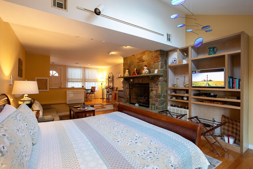 More Photos Of 2 Oak St, West Stockbridge Hospitality For Sale