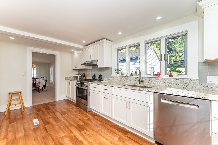 More Photos Of 112 Lafayette Rd, North Hampton General Retail For Sale