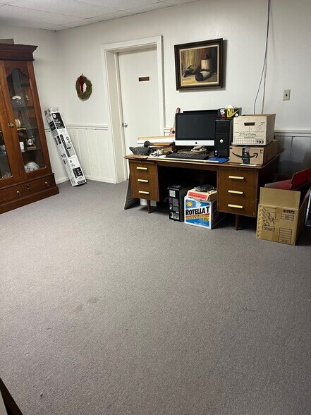 More Photos Of 735 Park Dr, Alton Office For Sale