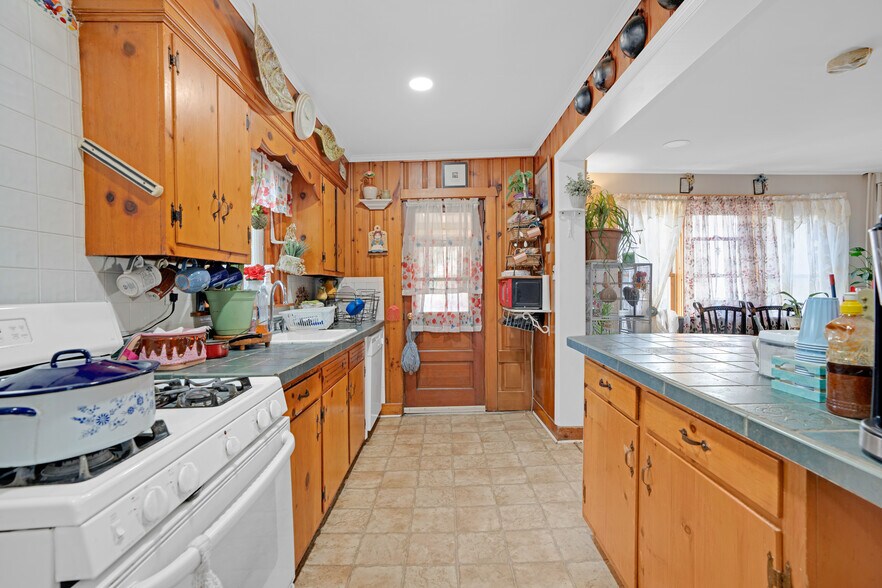 More Photos Of 307 Oak Tree Ave, South Plainfield Storefront Retail Office For Sale