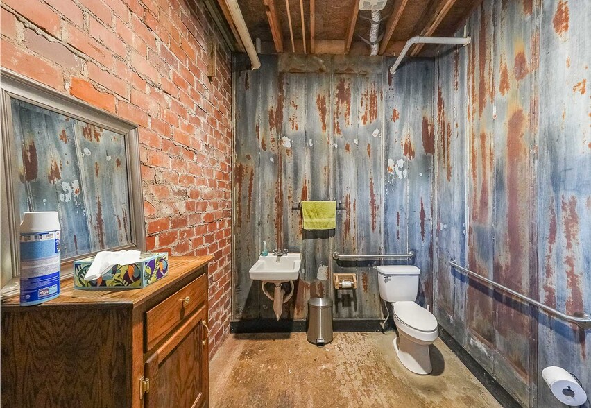 More Photos Of 250 Cleveland St, Locust Grove Industrial For Sale