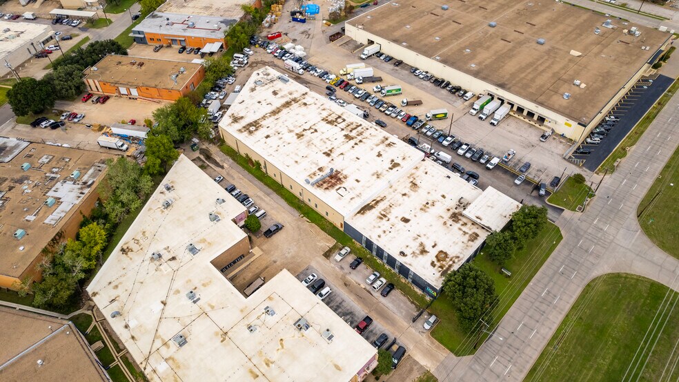 More Photos Of 1365 Regal Row, Dallas Distribution For Sale