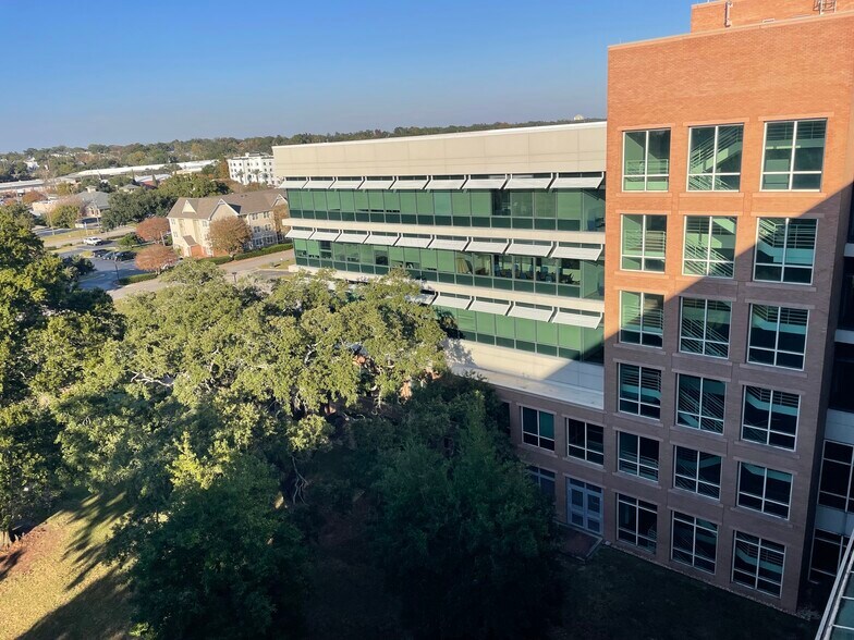 More Photos Of 1 Energy Pl, Pensacola Office For Lease