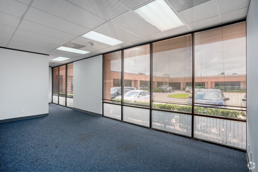 More Photos Of 10435 Greenbough Dr, Stafford Office For Lease