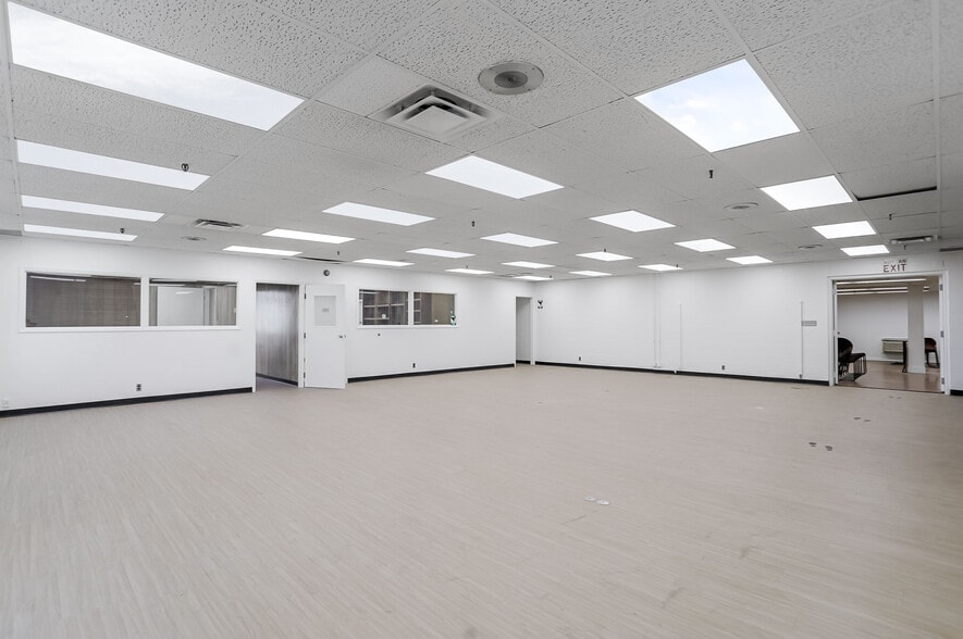 More Photos Of 2334 Production Dr, Indianapolis Warehouse For Lease