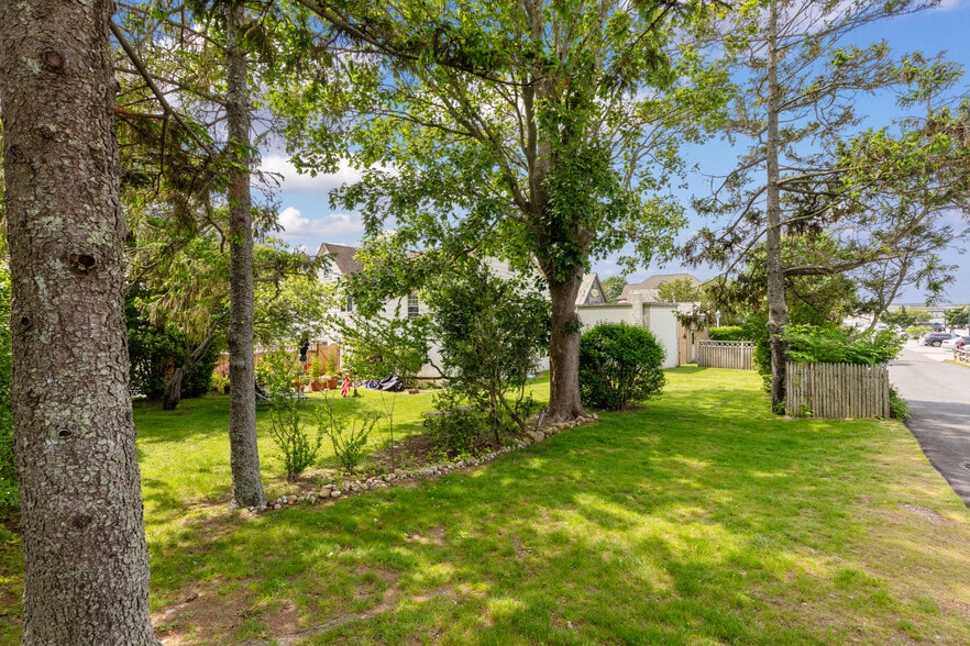 More Photos Of 809 Montauk Hwy, Montauk Auto Repair For Sale