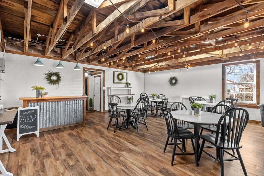 More Photos Of 1403 Interstate Highway 30, Greenville General Retail For Sale